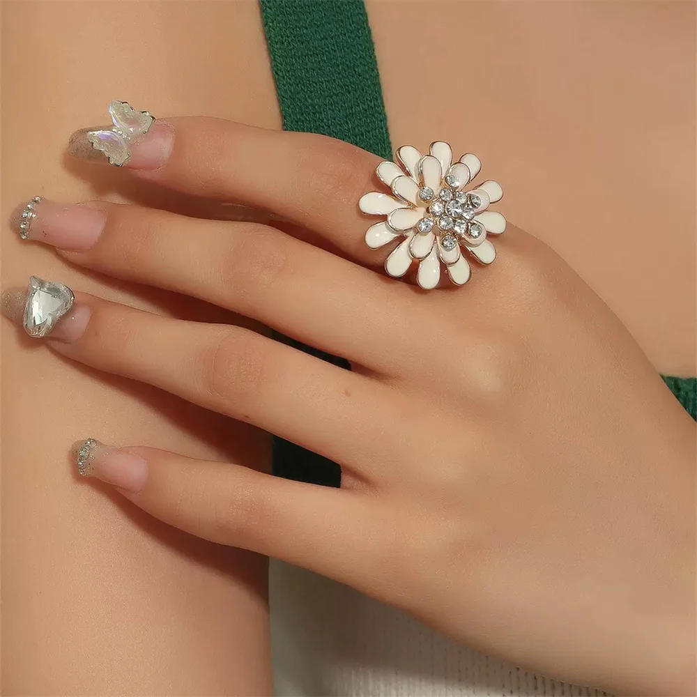 رائعة الأبيض نازف النفط ديزي تشيكوسلوفاكيا زهرة المفتوحة خواتم للمرأة الأزياء الفاخرة المعادن قابل للتعديل حلقة امرأة مجوهرات اكسسوارات