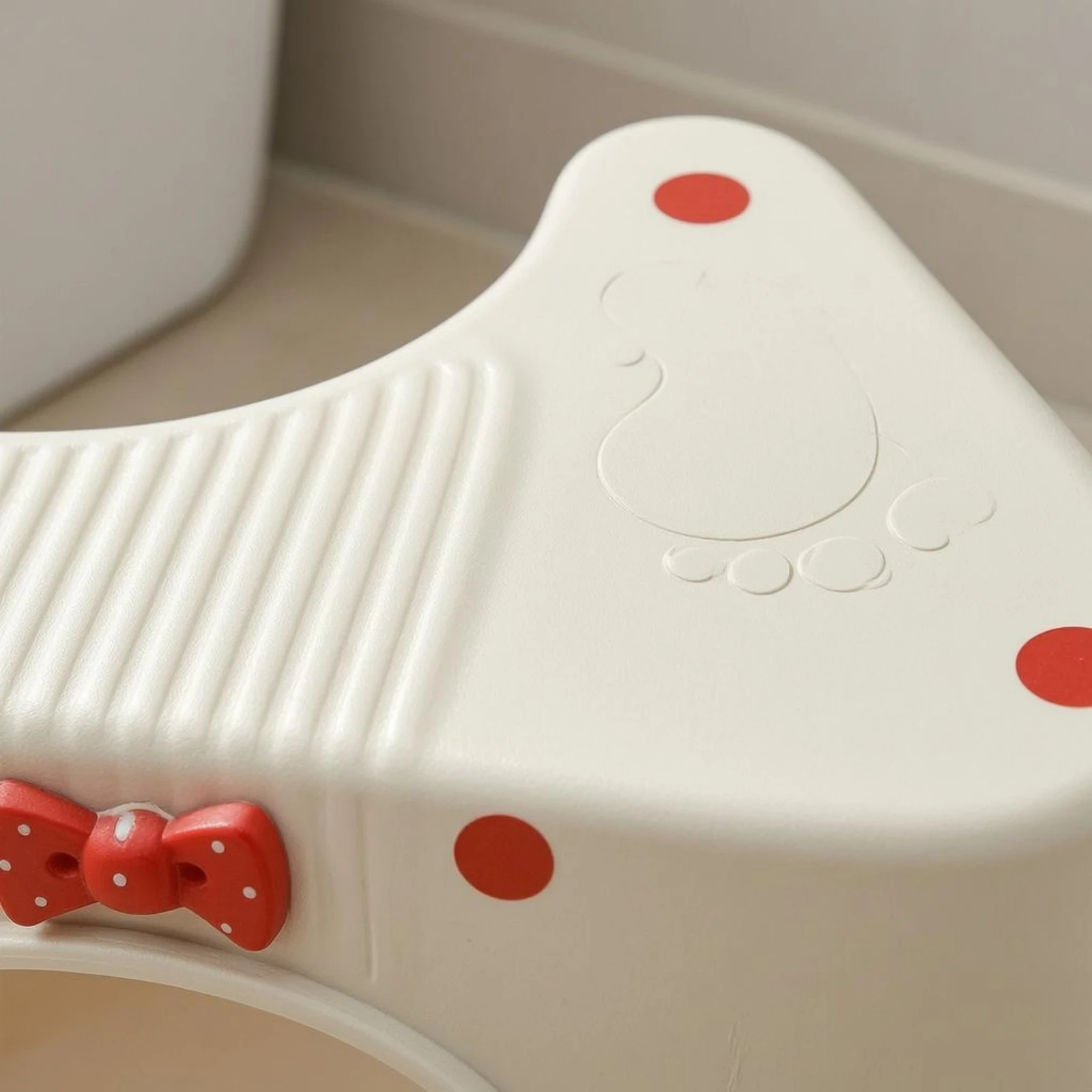 Plastic Toilet Stool Dotted Toilet Foot Stool Bathroom Foot Rest Arched Underside Restroom Aid Red Bow