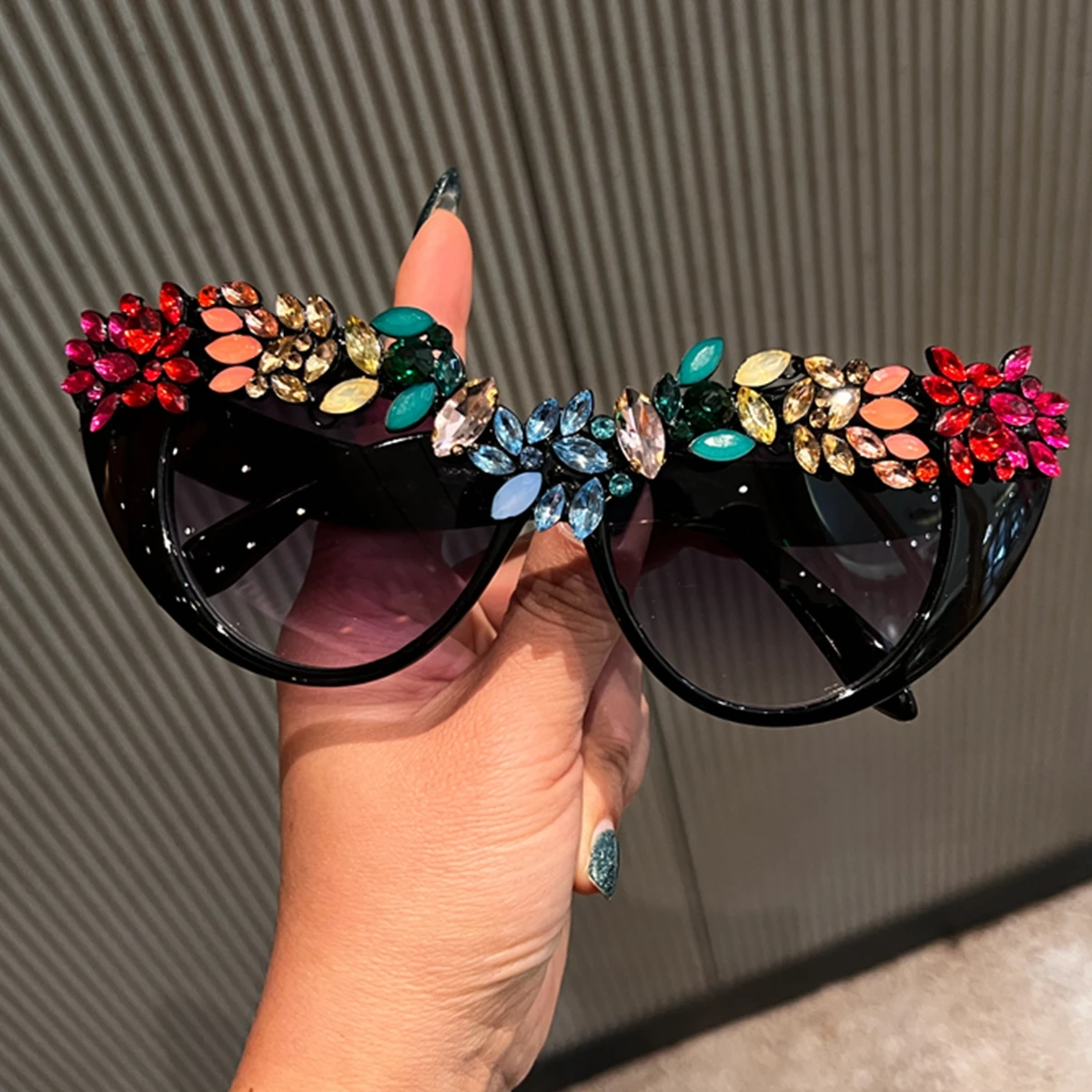 

Oversized Cat Eye Women's Sunglasses Colorful Gem Embellished Retro Sun Glasses UV400 Protection Ladies Outdoor Fashion Shade
