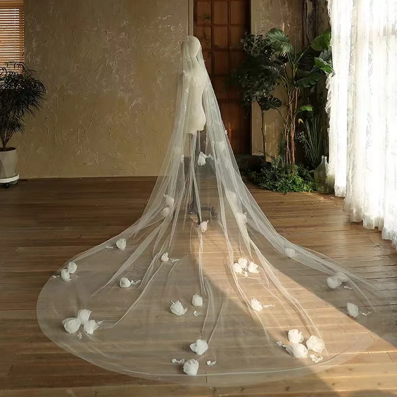 

Romantic One Layer Wedding Veil with Flowers and Beads 350cm Long Bridal Veils with Comb Off White Veil