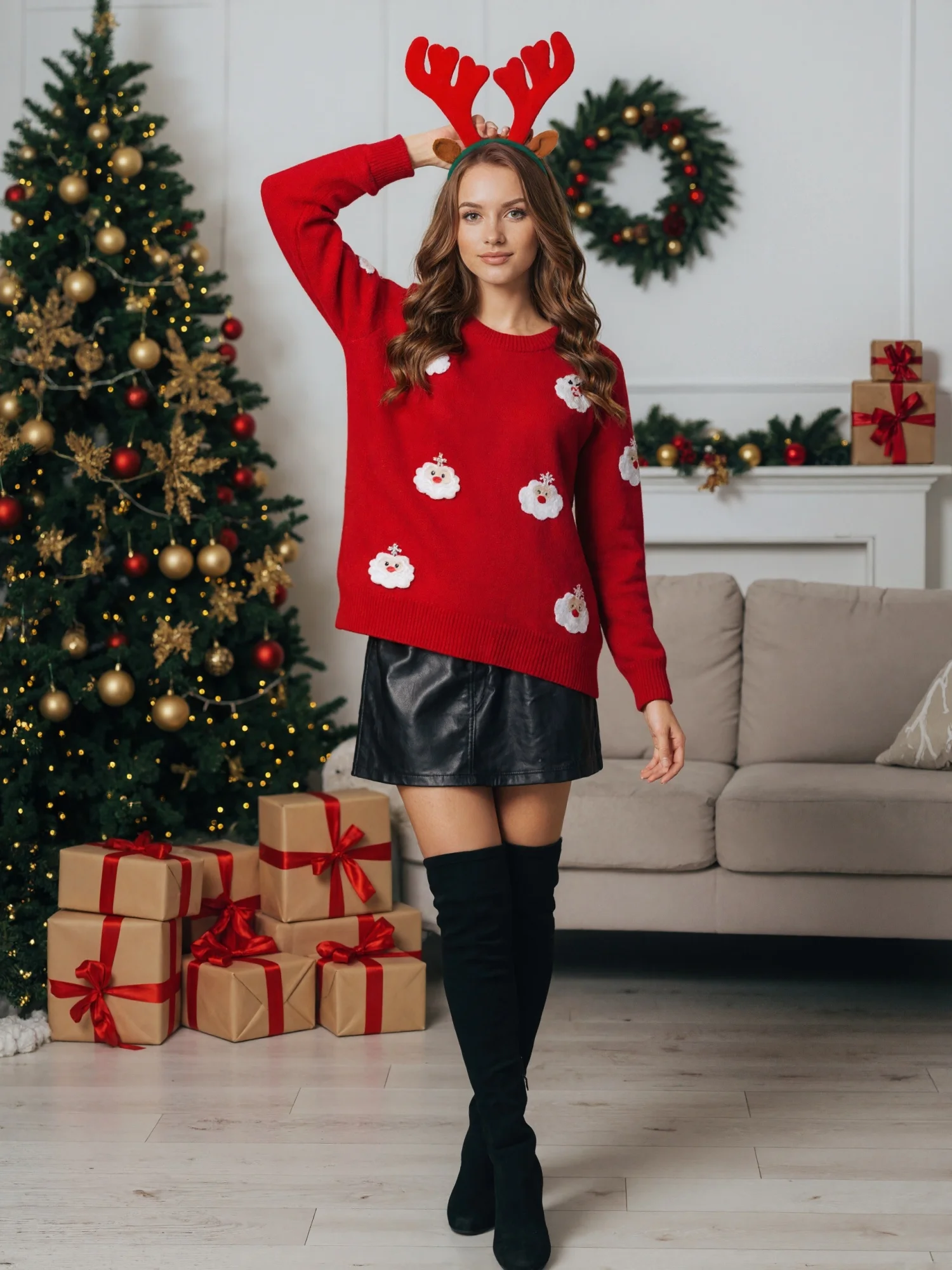 Women's Round-Neck Red Knitted Sweater with 3D Santa Claus Patch, Loose Short Top in Cute Christmas Style, Warm Essential for Winter Christmas Parties/Festive Shopping