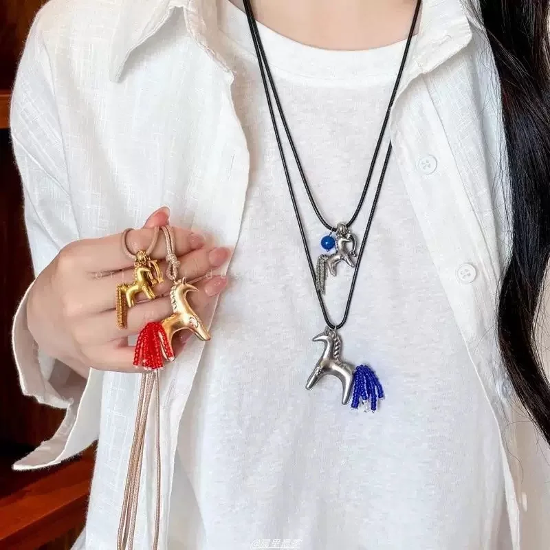 

[Miss Jenny]New Arrive Pony Long Necklace Light Luxury Design Versatile Accessory for Women Gift For Birthday M308