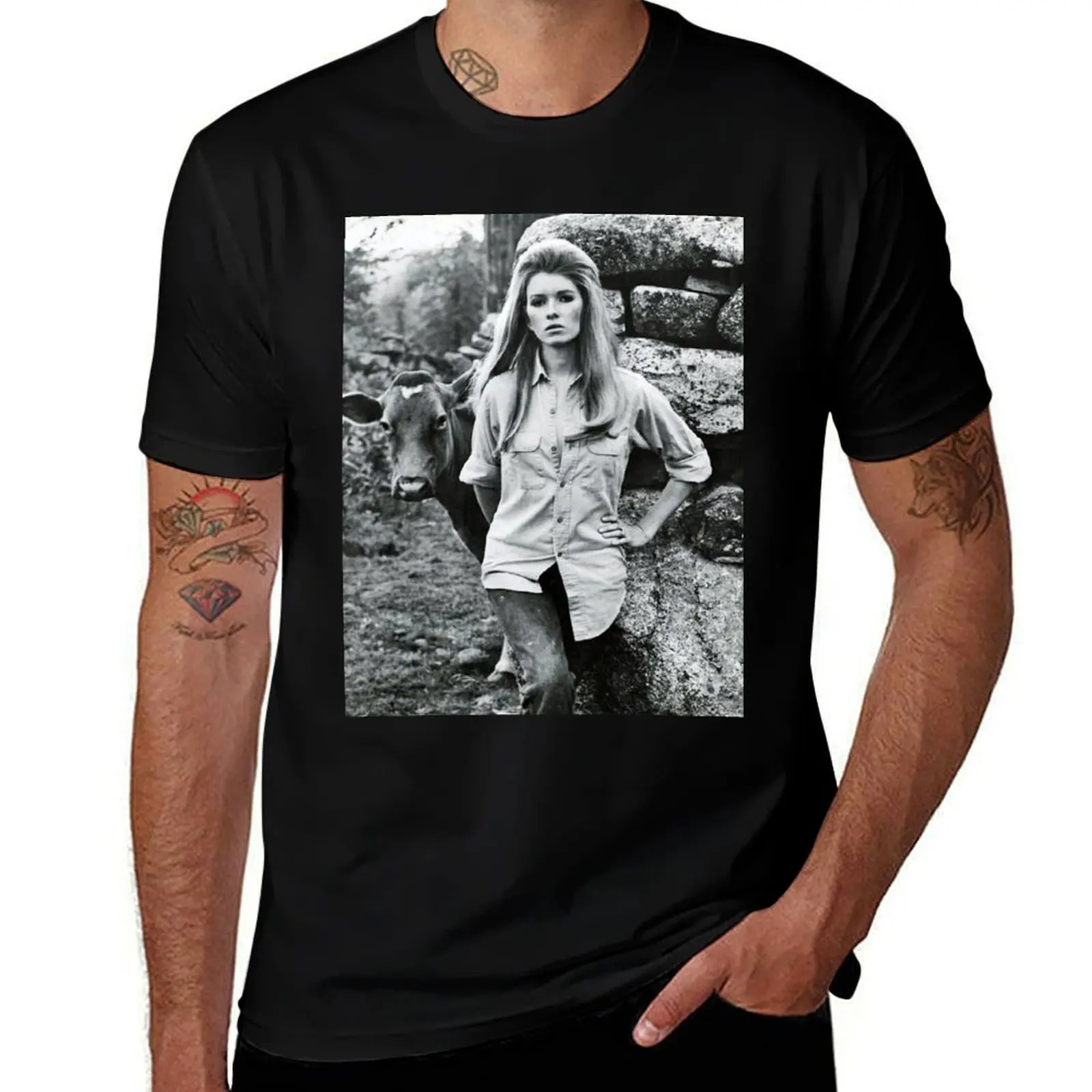A cow and young martha stewart T-Shirt Modern Print Casual T-Shirt