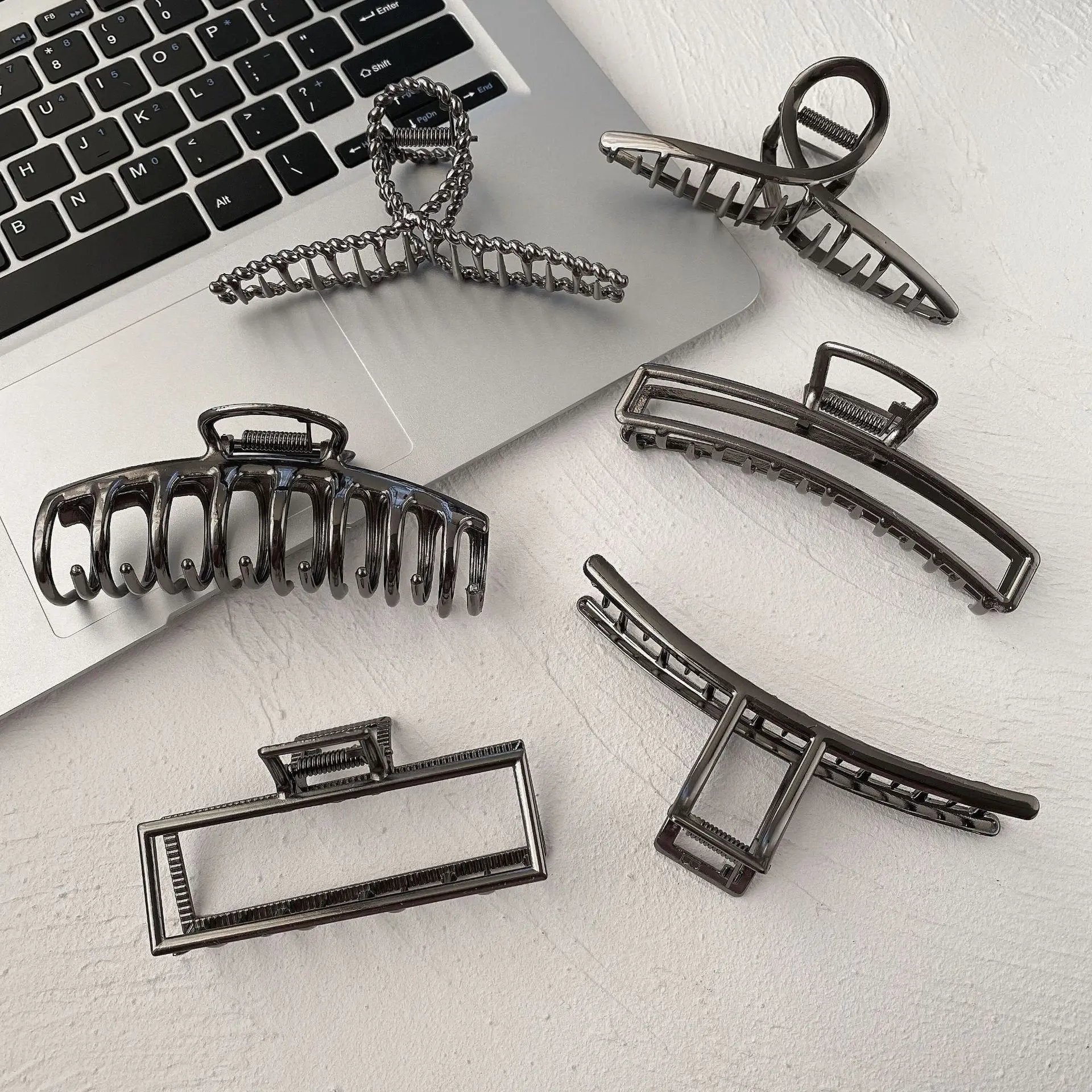Kobieta dziewczyny Metal Gun czarne spinki do włosów Lady ekskluzywne klipsy kucyk krab moda akcesoria do włosów Barrettes Hairgrip nakrycia głowy