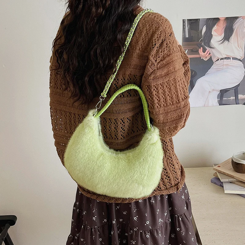 Halbmond-Design Lammwoll-Handtasche Clutch für Damen 2026 Winter Weiche Flauschige Handtasche Halbkreis-Plüsch-Umhängetasche Bolsa – Detail 4