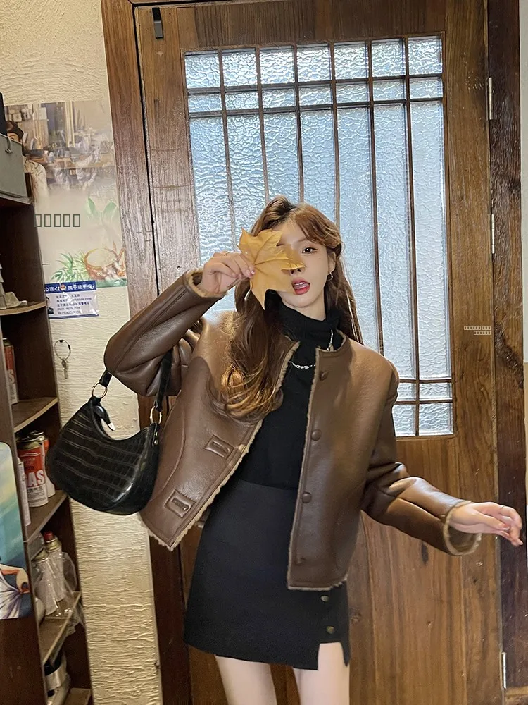 

Berd Miss 2024 New Sle Young Women's Lamb Fur Jaet Inteated ort Coat Korean Version Long Sve round Ne Tee Buttons