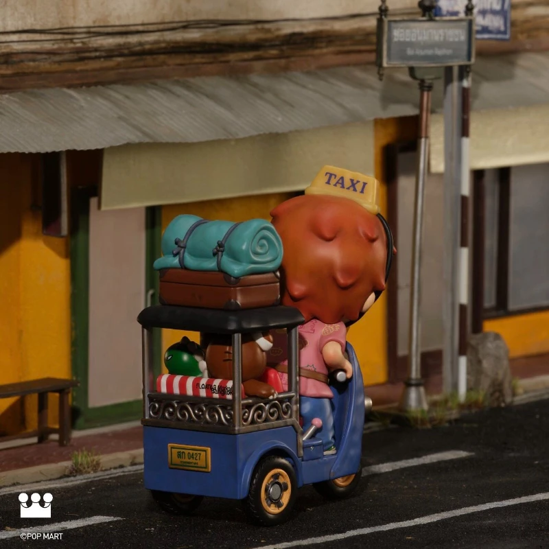 

Коллекционная загадочная коробка POPMART Hirono Ono Tuk-Tuk Driver Figure (лимитированная зарубежная серия) с дизайнерскими персонажами