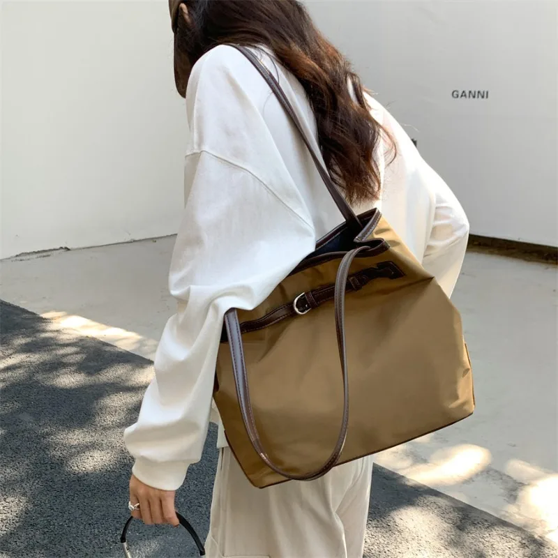 

Новая сумка-тоут 2026: Вместительная, высококачественная городская сумка с роскошной текстурой для уличного стиля, женская сумка через плечо