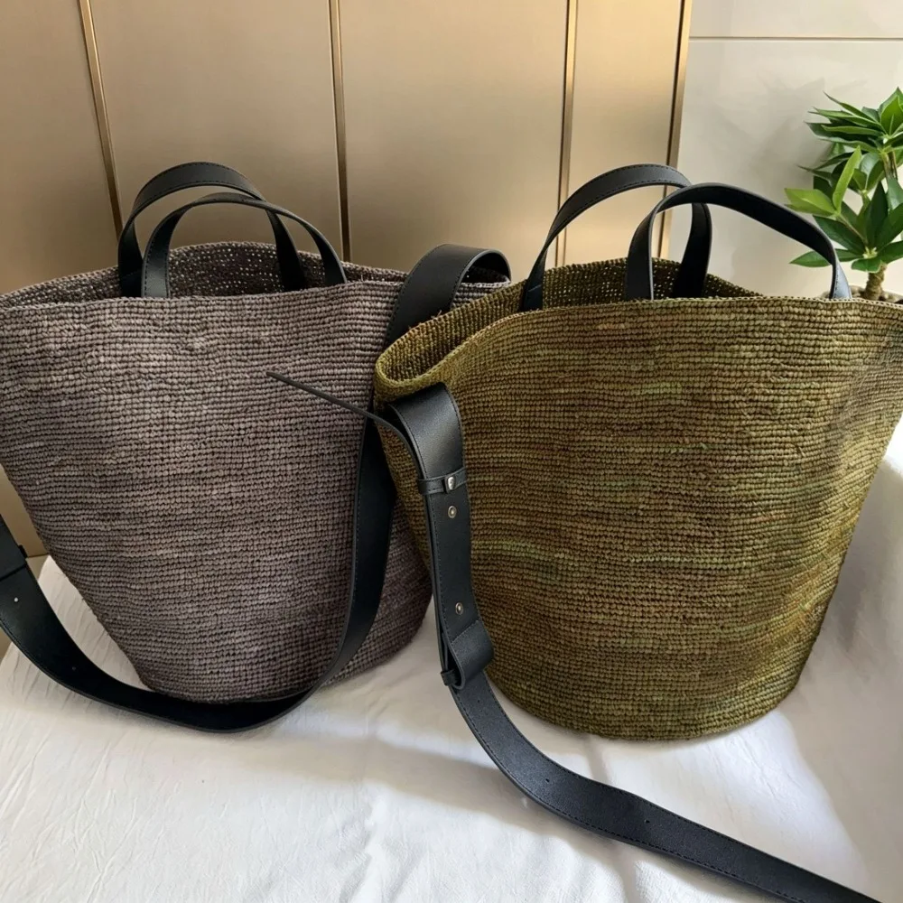 

New Summer Niche Design Handmade Hook Raffia Cowhide Shoulder Strap Bucket Bag Women's Travel Vacation Messenger Unique Fashion