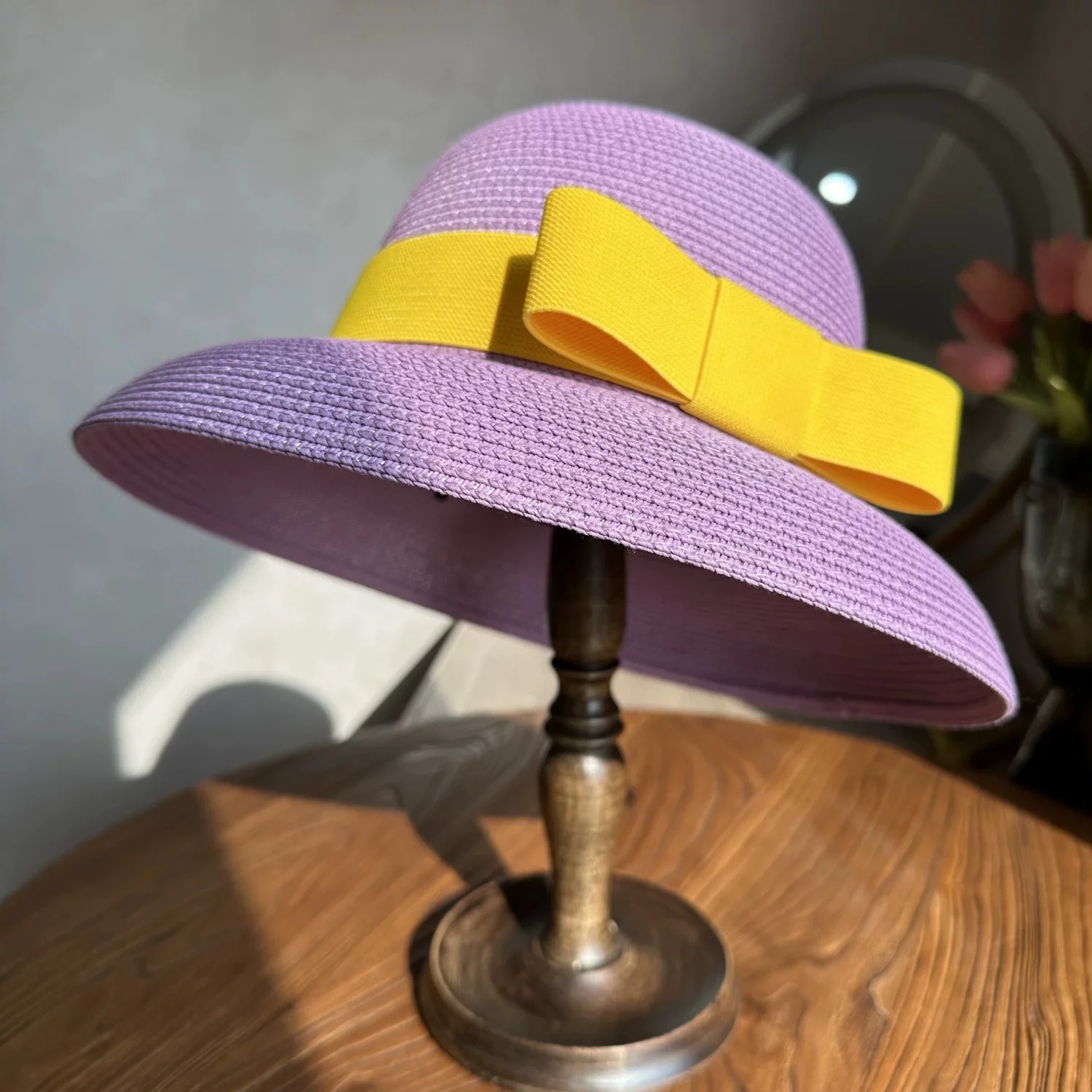 2026 Neuer Lila Strohhut mit Kleiner Krempe, Hepburn-Stil Vintage Strohhut für Damen und Mädchen, Einfarbiger Strand- und Urlaubshut, Großer Sonnenhut