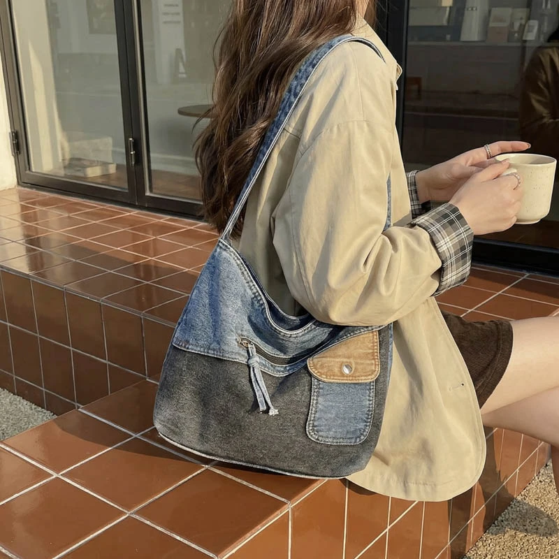 

Denim Shoulder Bag for Women Large Capacity Vintage Crossbody Tote Bag with Patch Pocket Casual Purse for Daily Use