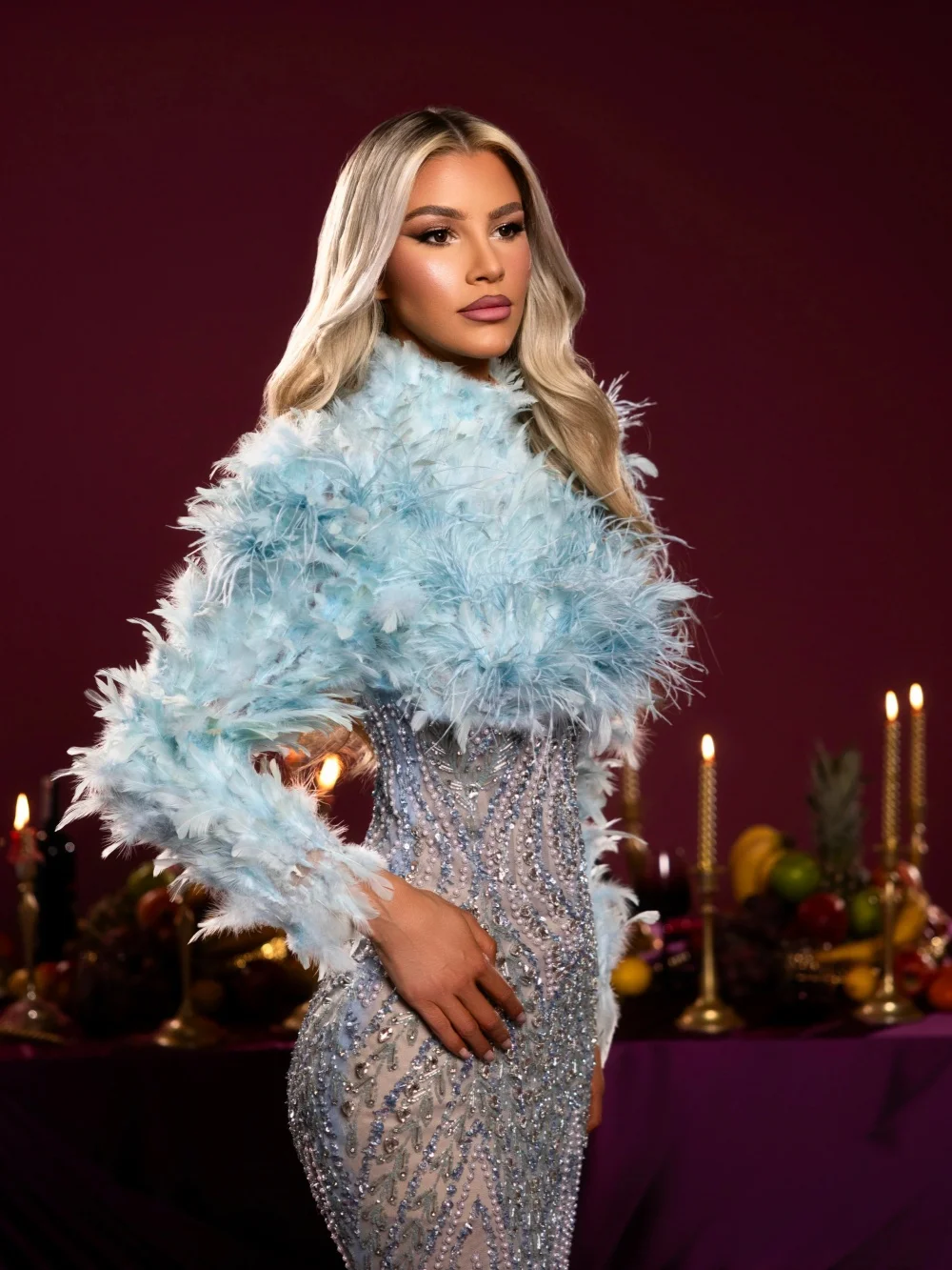 ชุดราตรีคอสูงประดับขนนก หรูหราด้วยคริสตัลและลูกปัด ชุดออกงานทางการ ปี 2026 ชุดราตรีพรมแดงแบบสั่งตัดใหม่