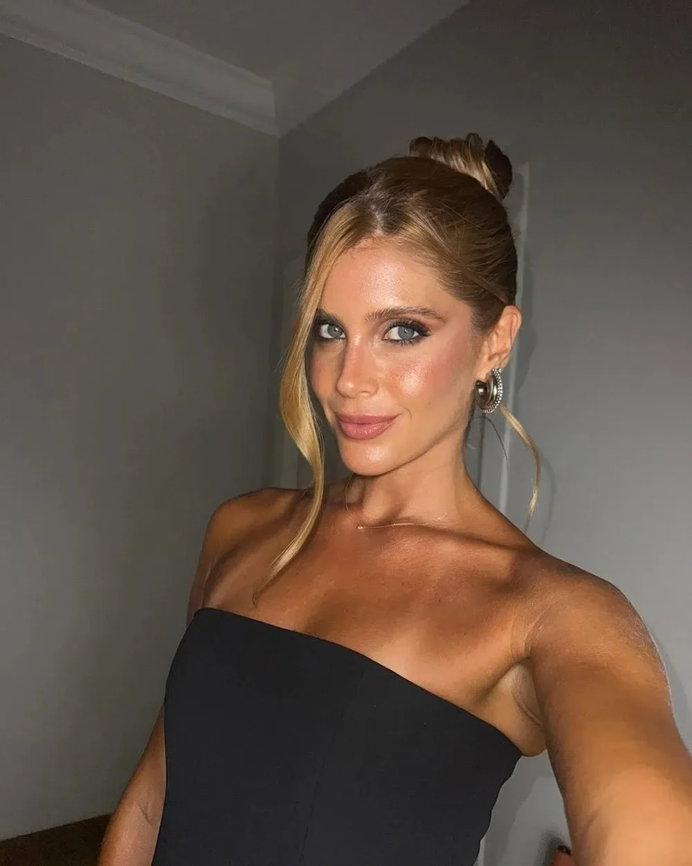 Neues modernes schwarzes Abendkleid, trägerlos, plissiert, Chiffon, bodenlang, A-Linie, Abschlussball, Festzug, Party-Kleider, Robe De Soiree