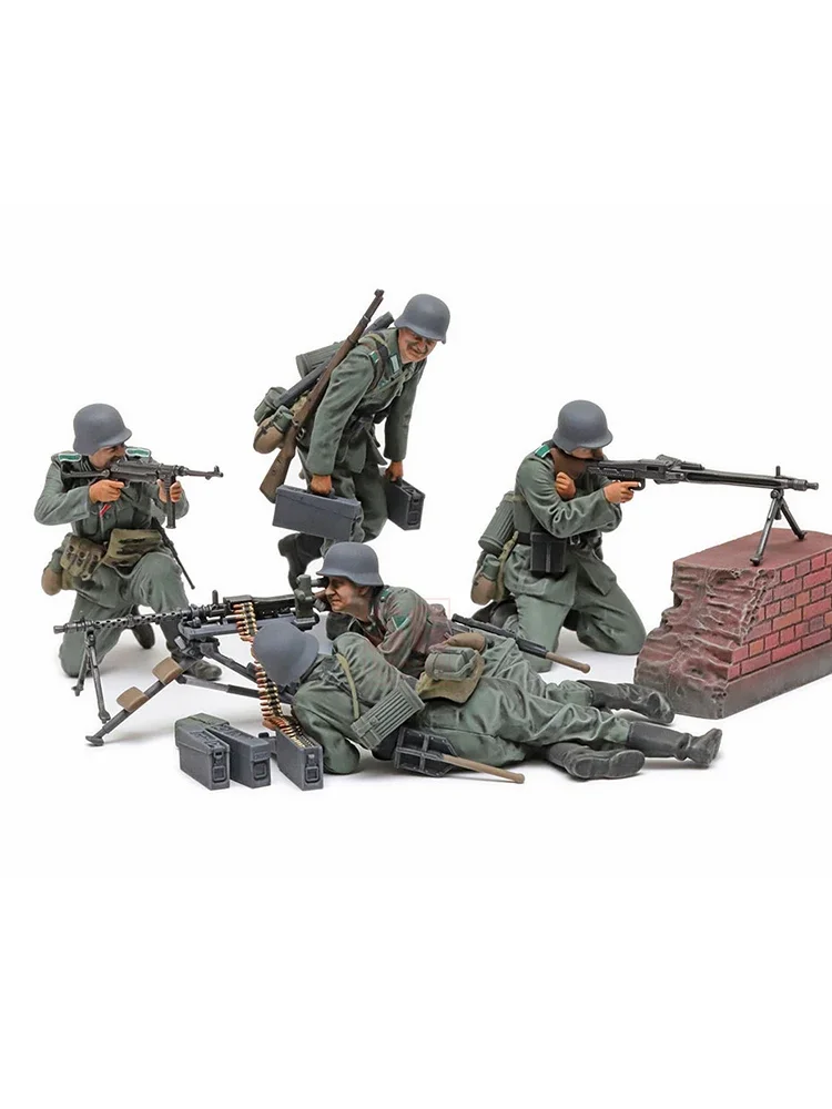 TAMIYA Assembled Soldier Model Kit 35386 German Machine Gun Squad, Mid-War 1/35