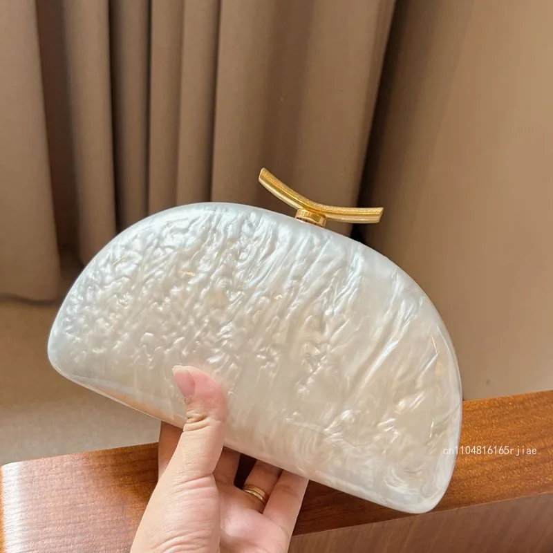 2026 New Retro Semi-circular Shell Patterned Acrylic Dinner Bag with Iridescent Pearl Texture Gentle High-end Women's Handbag