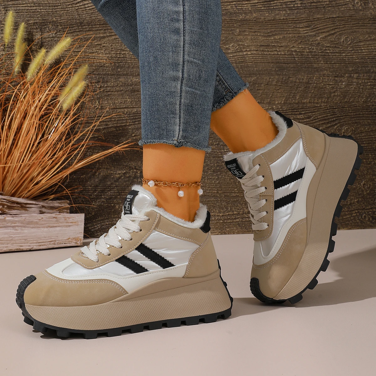 أحذية نسائية قطنية بنعال سميكة في الخريف والشتاء، أحذية رياضية ترفيهية وأحذية مخملية دافئة وغير قابلة للانزلاق.