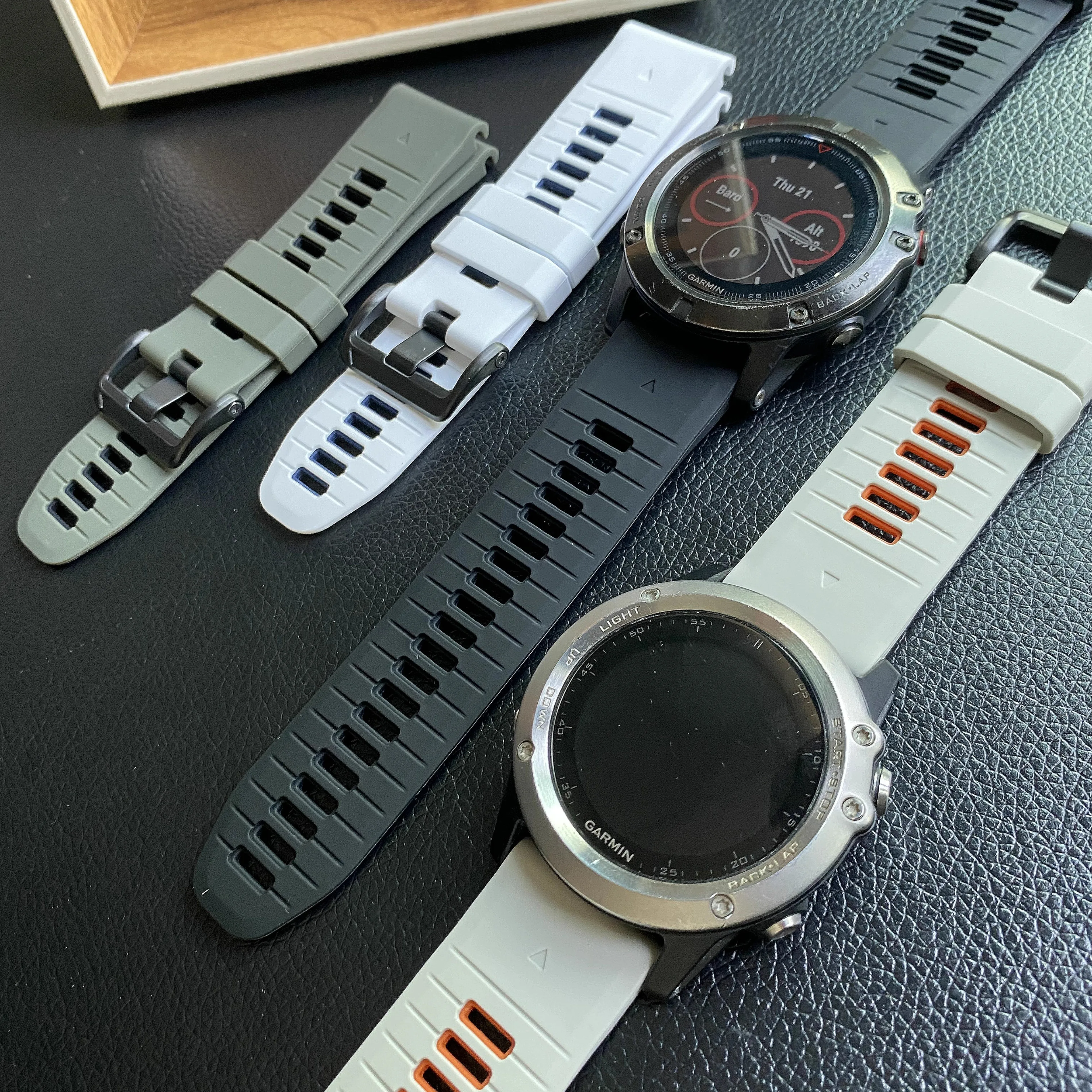 Runcool 22 26mm compatibile con Garmin fenix7Pro 7XPro 7 7x6 6xpro 5 5x cinturino in silicone bicolore a sgancio rapido induttivo 1 2