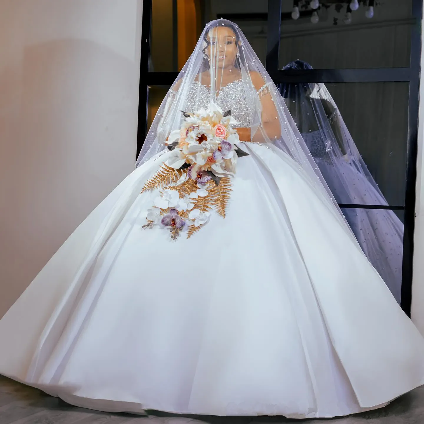 

Customized Cap Sleeves Sparkly Crystals Beads Wedding Dress with Removable Skirt Robe De Mariee Ballgown Luxury Bridal Gown