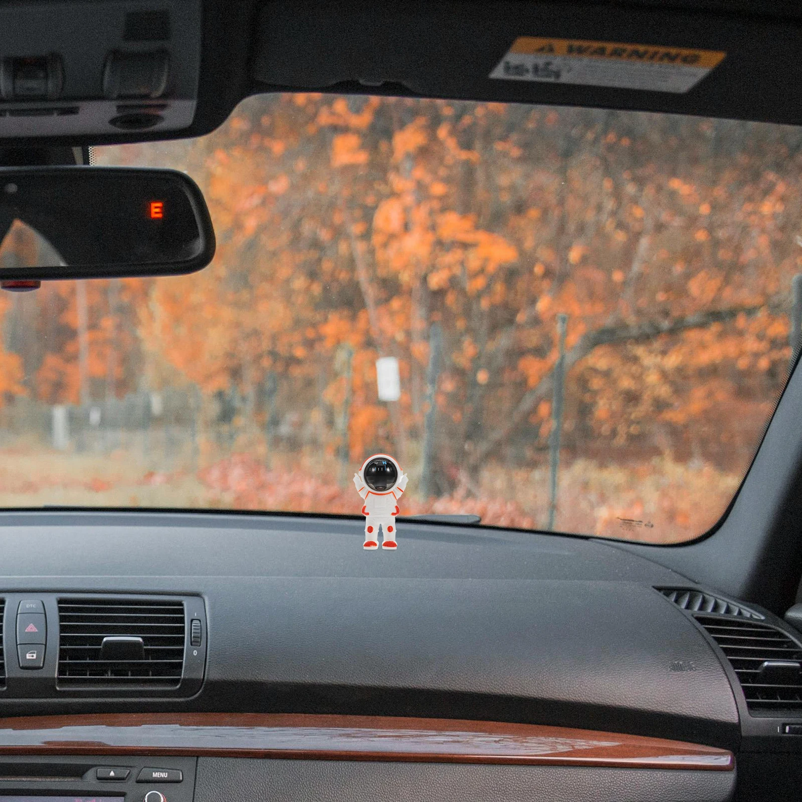

Mini Plastic Astronaut Compass For Car Dashboard Navigation Tool Multifunctional Vehicle Direction Guide Portable Precision