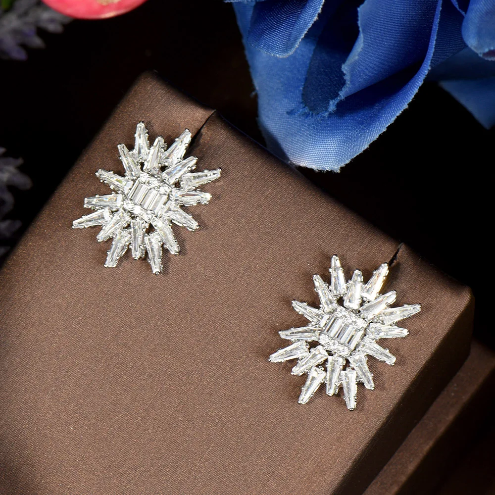 

HIBRIDE AAA Cubic Zirconia Stud Earrings Crystal Girl Ear Studs For Women White Color Fashion Jewelry brincos E-703