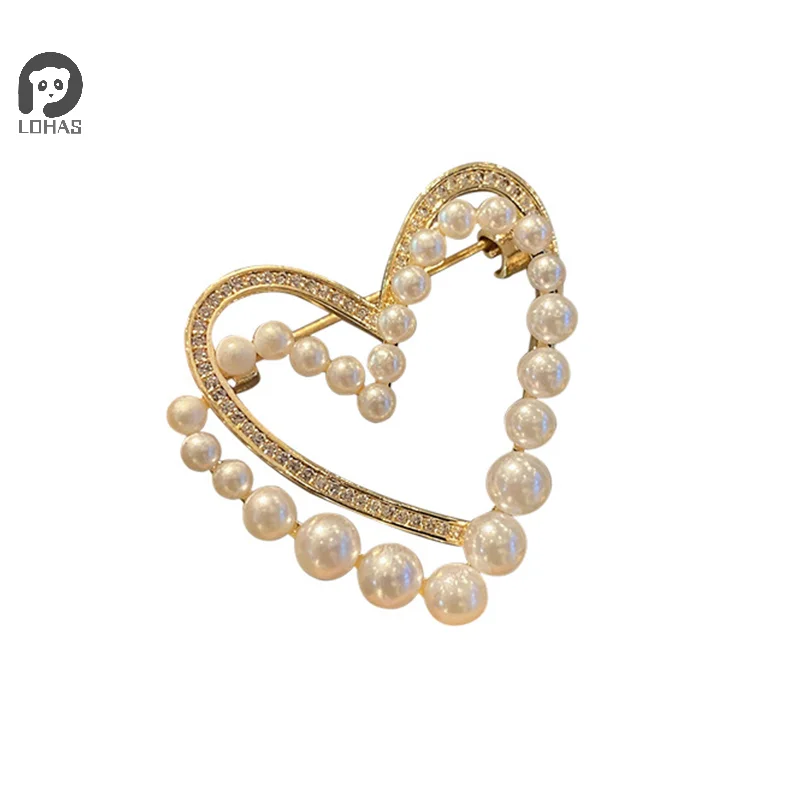 1 قطعة القلب الأبيض اللؤلؤ بروش دبابيس الملابس العصرية فستان تي شيرت القلب وشاح دبابيس كريستال وشاح حريري مشبك بروش
