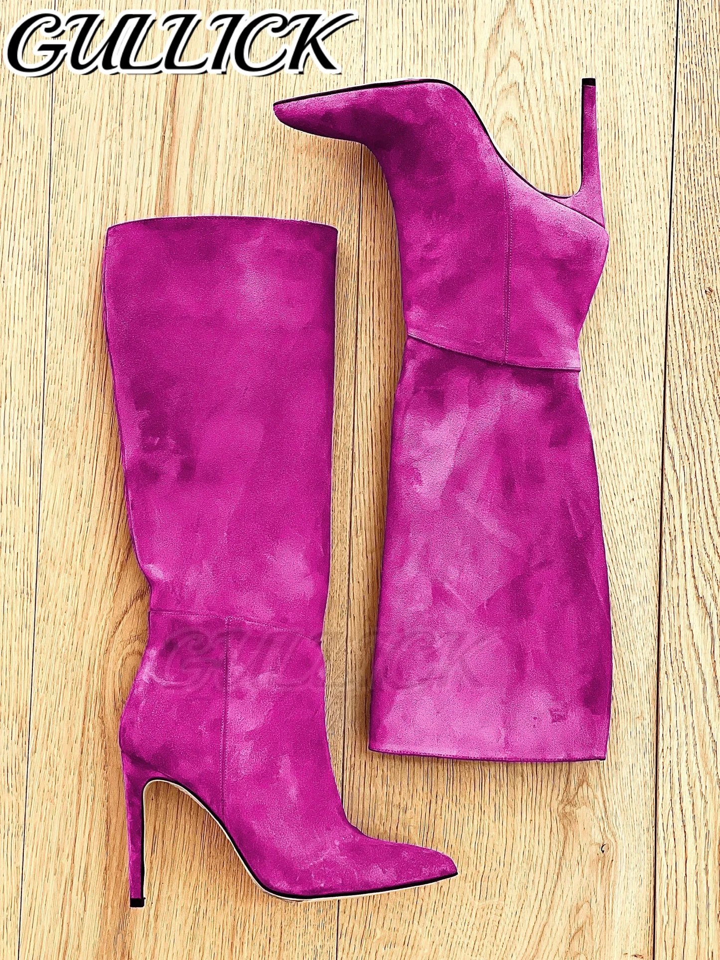 

Розово-красные замшевые сапоги с острым носком, широкие женские роскошные дизайнерские туфли, осень-зима 2025 г., ботильоны до колена на шпильке