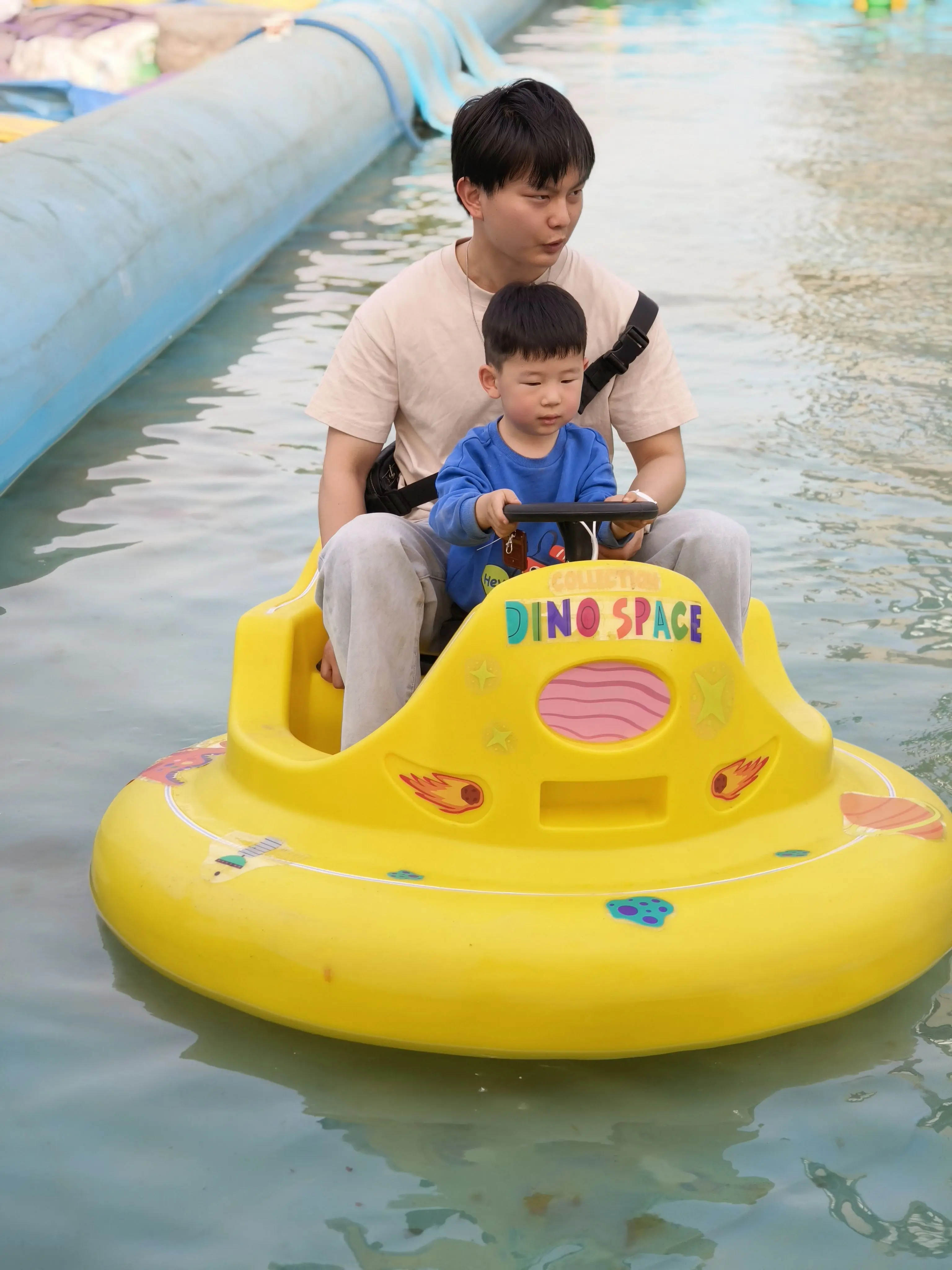 Park amusement equipment whole body luminous water battery bumper boat electric boat hand crank boat pool