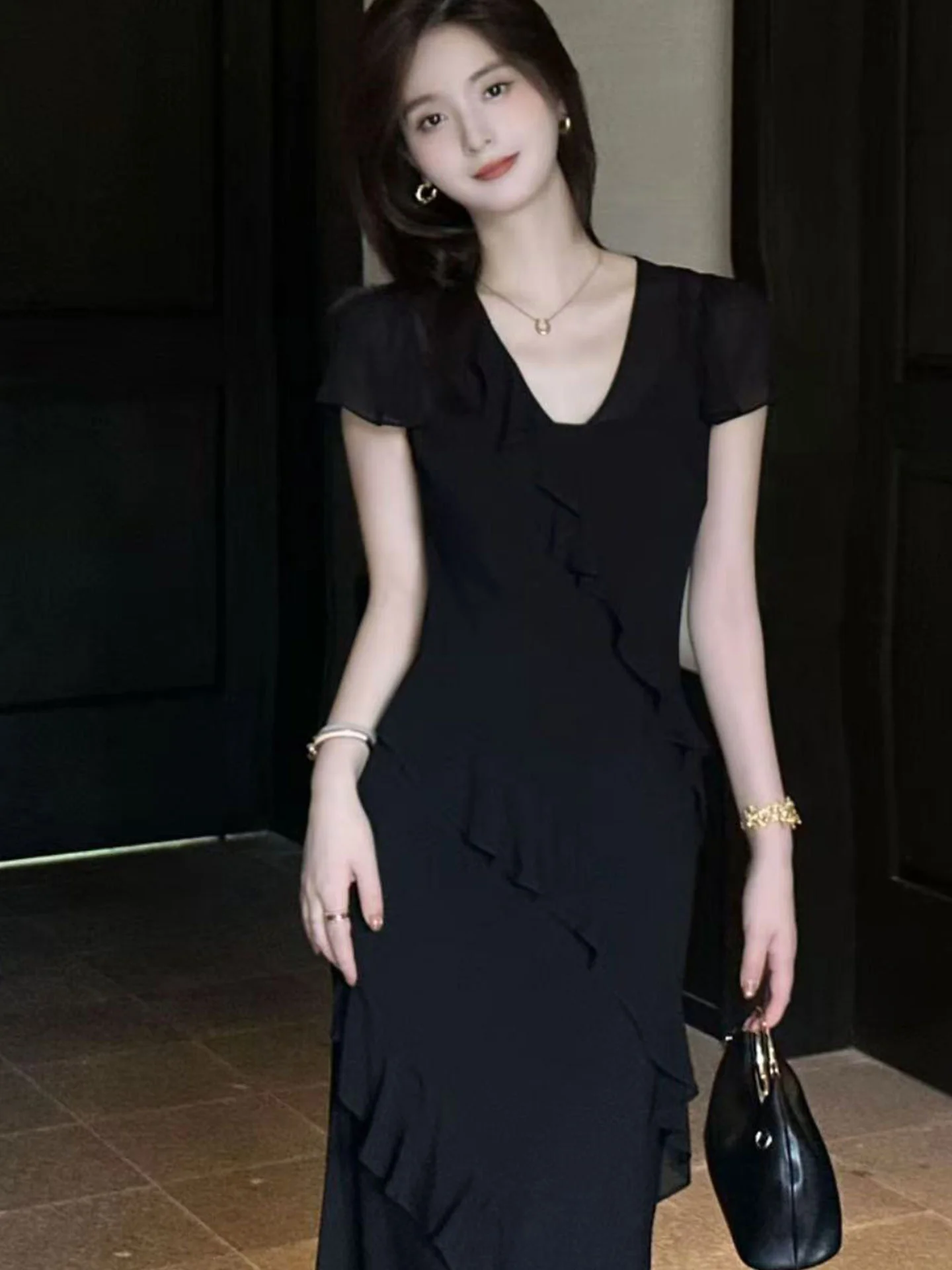 

Ele V-Ne Slim Fit Dr Summer 2026 Splice Design Sensation Long Skirt Korean Sle Commute ort Sve Pure Color