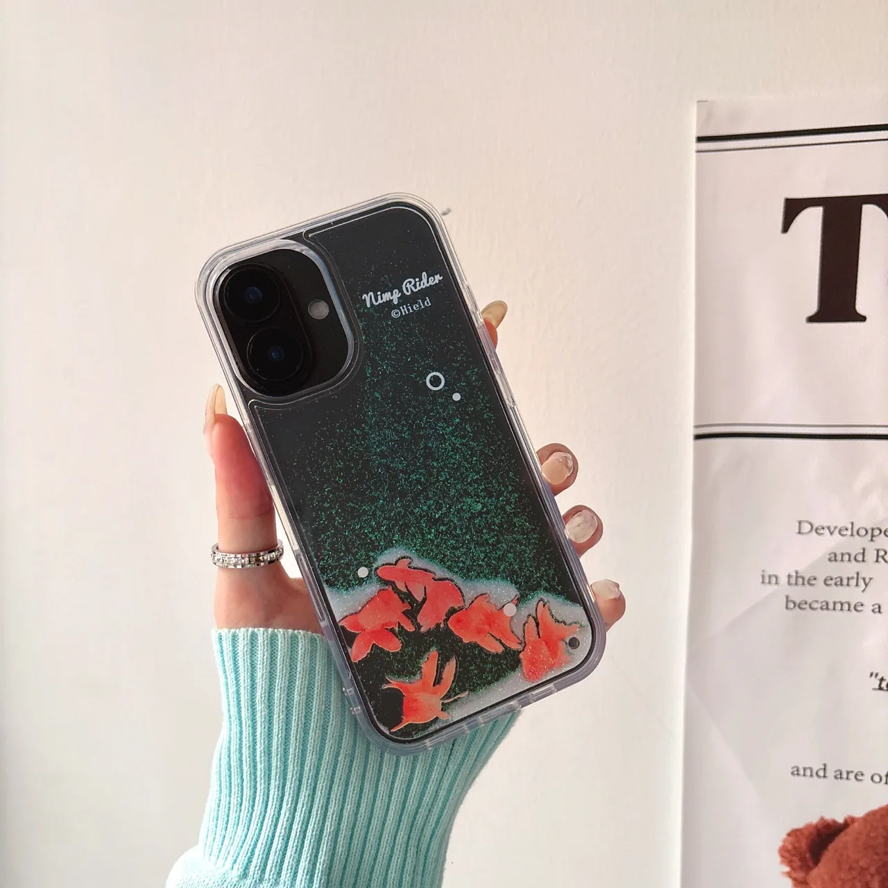 New cute little golden fish space quicksand phone case for IPhone 16 16pro 16promax 15 15pro 15promax 14 14pro 14promax 13 13pro