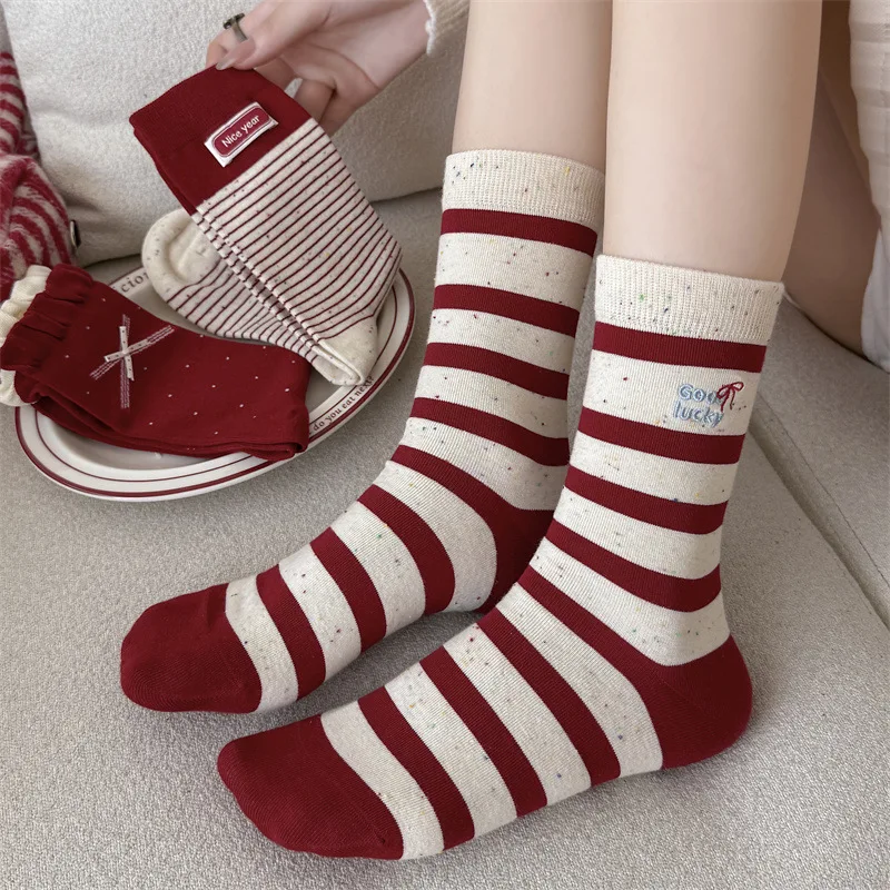 Weibliche Schleife Polka Dot Tube Socken mit Streifen atmungsaktive schweißabsorbierende einfache bequeme vielseitige Damensocken
