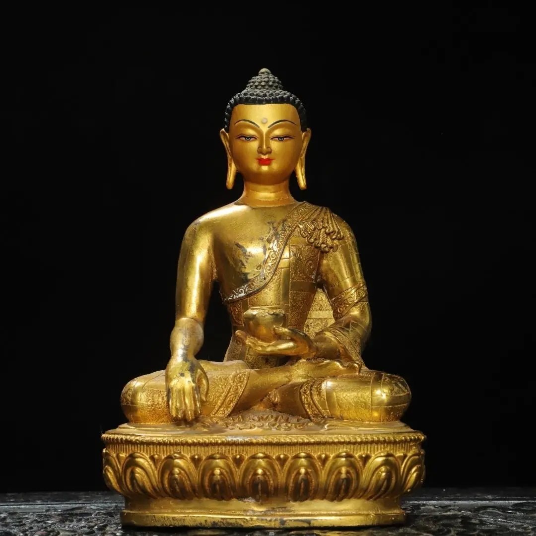 Copper gilt, painted [Amitabha Buddha] 20 cm high, 13 cm wide, 7 cm thick and weighs 0.6 kg