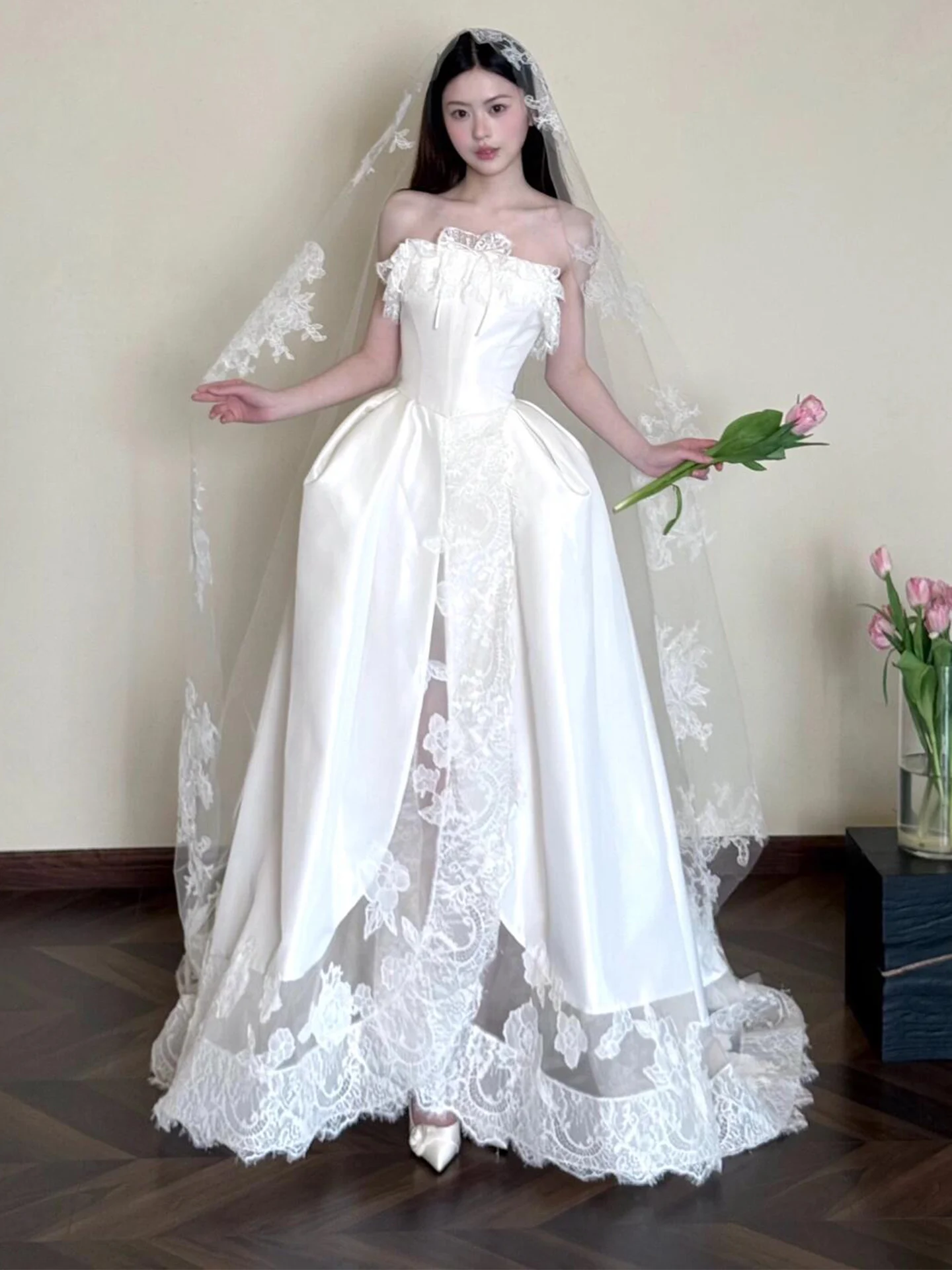 

Ele White Lace Bridal Gown with Train Sweet Sle Strapl Wedding Dr Long Skirt for Young Women under 25 Years Old