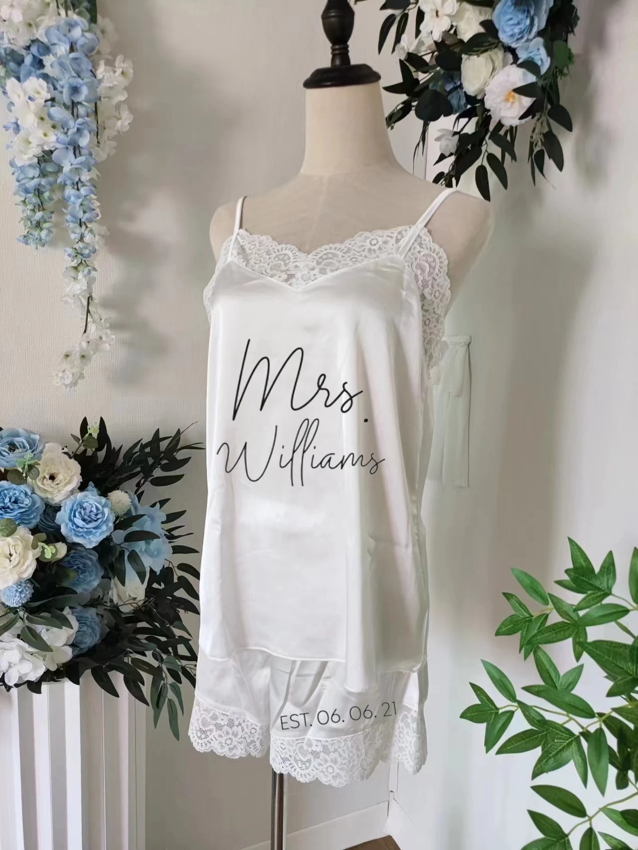 Pigiama da sposa in pizzo personalizzato sposa Lacey Pjs abito da luna di miele regalo della sposa Mrs. pigiama Set regalo per addio al nubilato