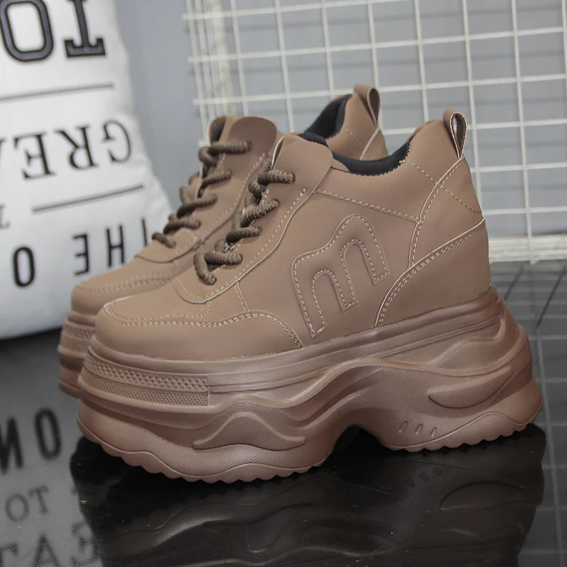 10 12 14 سنتيمتر غير مرئية الداخلية زيادة حذاء أبيض صغير النساء 2025 منصة صغيرة سميكة أحذية منصة الترفيه الرياضة الفاخرة الأحذية