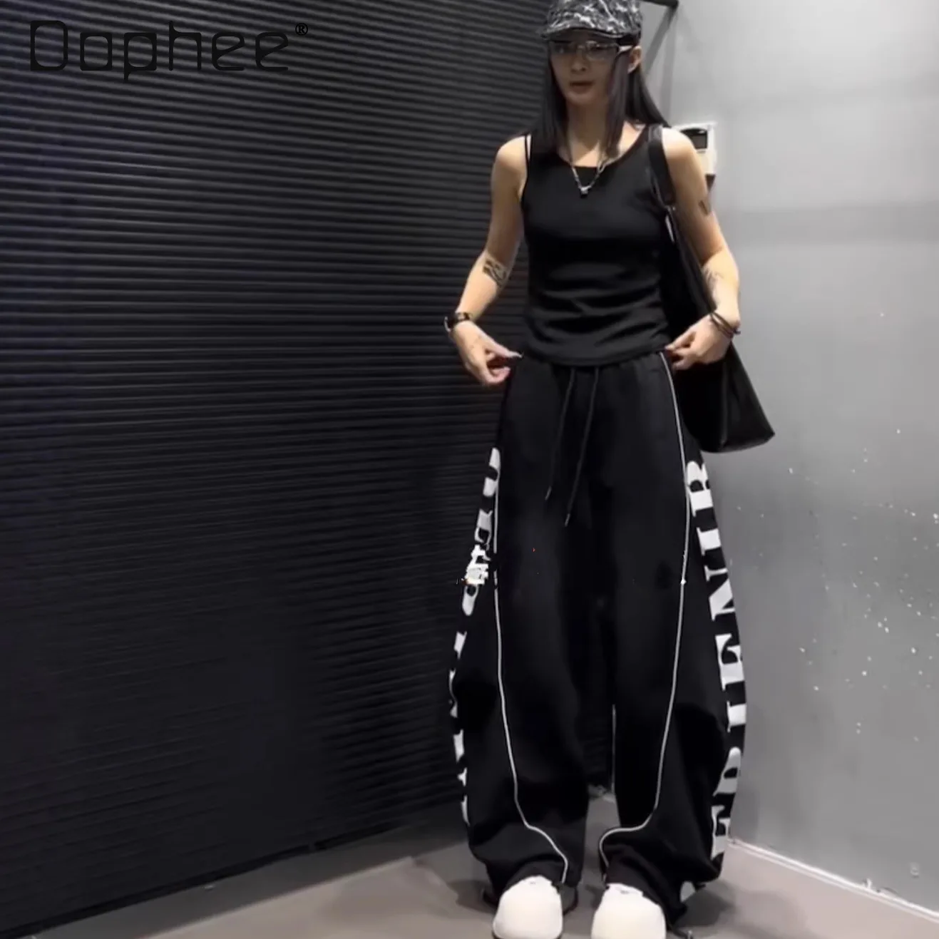 

Европейские женские брюки-джоггеры 2026 года, весенние, новые, модные, с буквенным принтом, в стиле колор-блок, свободные, универсальные, модель «Скимитар»