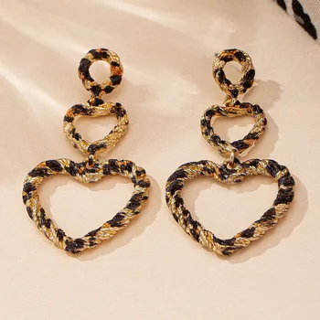 Długie kolczyki dla kobiet Hollow wzór w cętki kształt serca Temperament Vintage eleganckie akcesoria do uszu biżuteria BE539