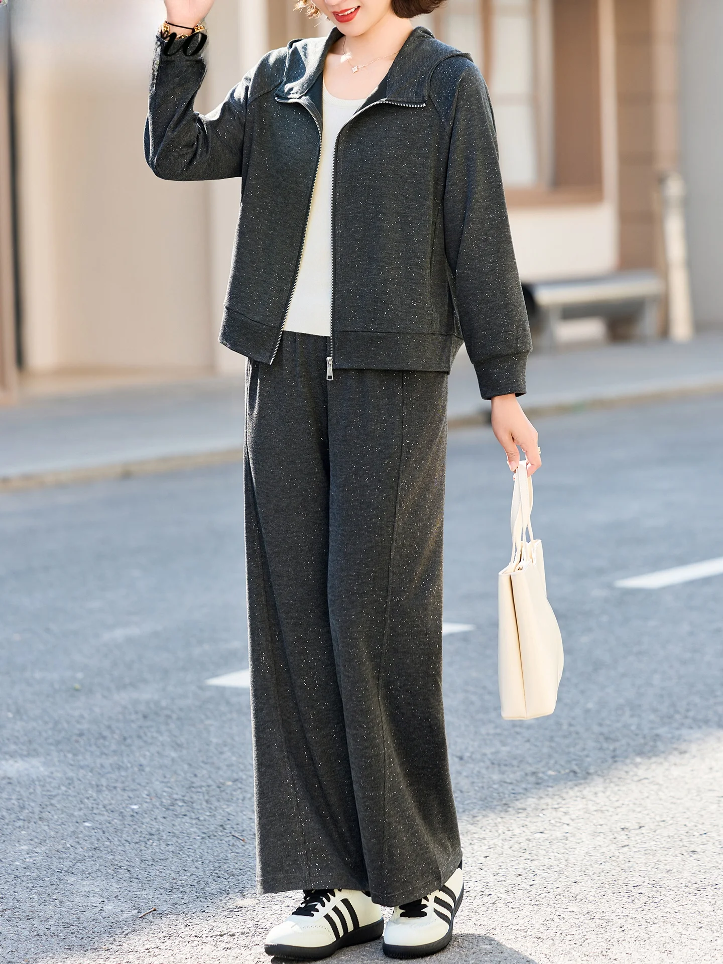 

Spring Faion Mommy Sportswear Set 2026 New Sle Middle-Aged Women's Outerwear Looks Young Two-Piece Set Warmth Retention