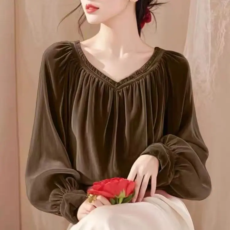 

2025 Early Autumn New Temperament Unique Commuter Versatile Chic Solid Color Noble Velvet Long-sleeved Blouse TT624
