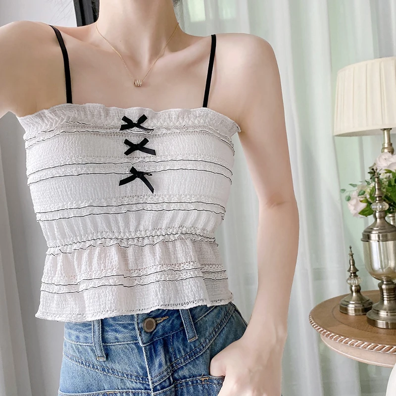 Letnia damska słodka bluzka na ramiączkach z falbankami, plisowana, bez rękawów, dopasowana, z wkładką na biust.