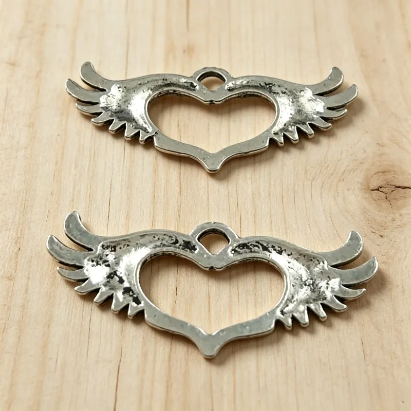 90 Stück antiksilberfarbene Flügel-Herz-Anhänger, 44 x 19 mm, für Halsketten, Ohrringe, Schmuckherstellung, A303, Großhandel – Detail 2