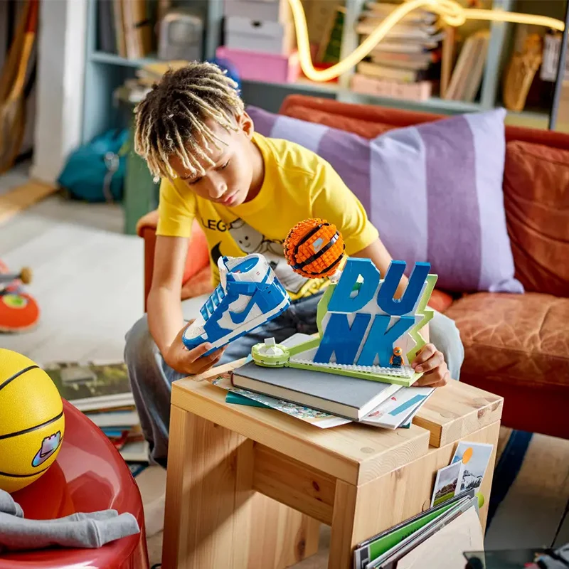 مجموعة مكعبات بناء ليغو ذات العلامة التجارية Nike Co هدية للأطفال لتزيين المكتب والمناظر الطبيعية الصغيرة