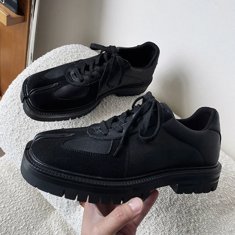 

Tabi shoes for men's women's Genuine leather casual sports shoes lace up unisex suede low top shoes comfortable and niche design