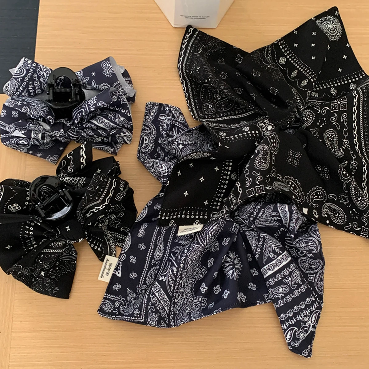 1pc retro cashew flower large intestine scrunchie, Korean printed large bow hairpin, high-end back of the head updo shark clip