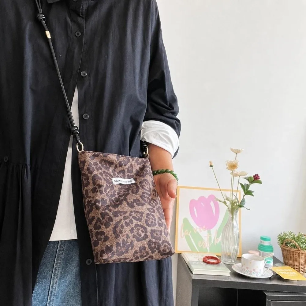 Fashionable Leopard Print Canvas Phone Bag Adjustable Strap Magnetic Snap Closure Phone Pouch Soft Mini Messenger Bag Women