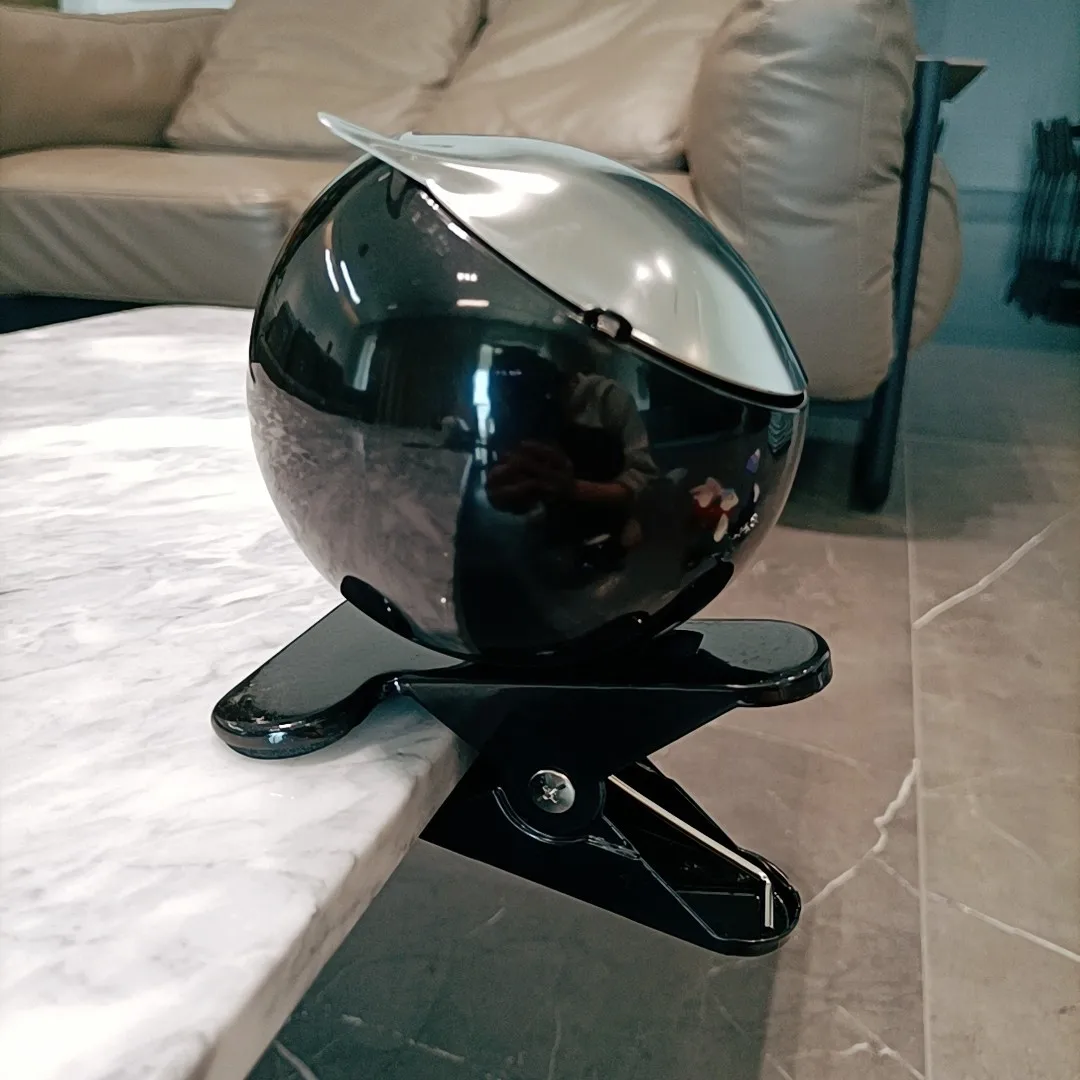 

Ashtray with lid, large size, personalized and creative, fashionable with clip, table edge ashtray