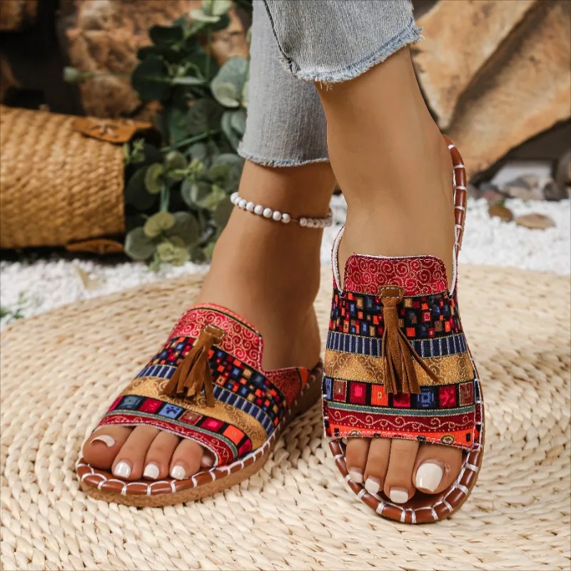 Pantofole con nappe stile nazionale per donna 2025 Primavera ed estate Nuove mezze pantofole con punta aperta in sughero piatto versatile retrò Taglie forti