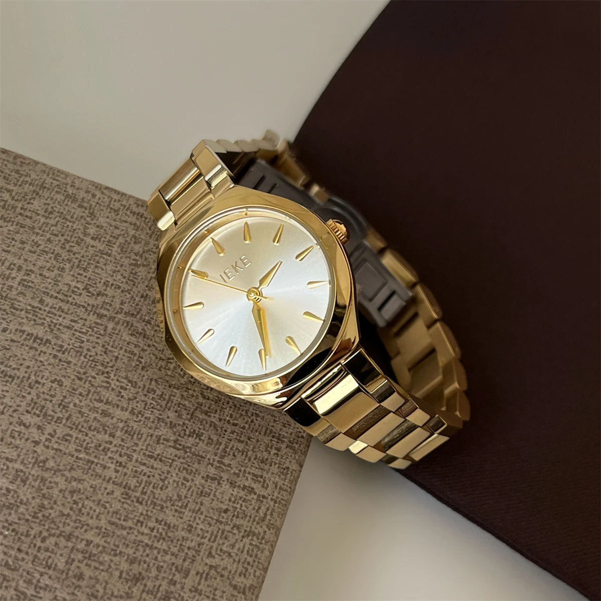 

Korean StyleLight LuxuryHigh-Value Small Round Watch For Women Fashionable, Casual, Versatile, Women'S Steel Band Quartz Watch