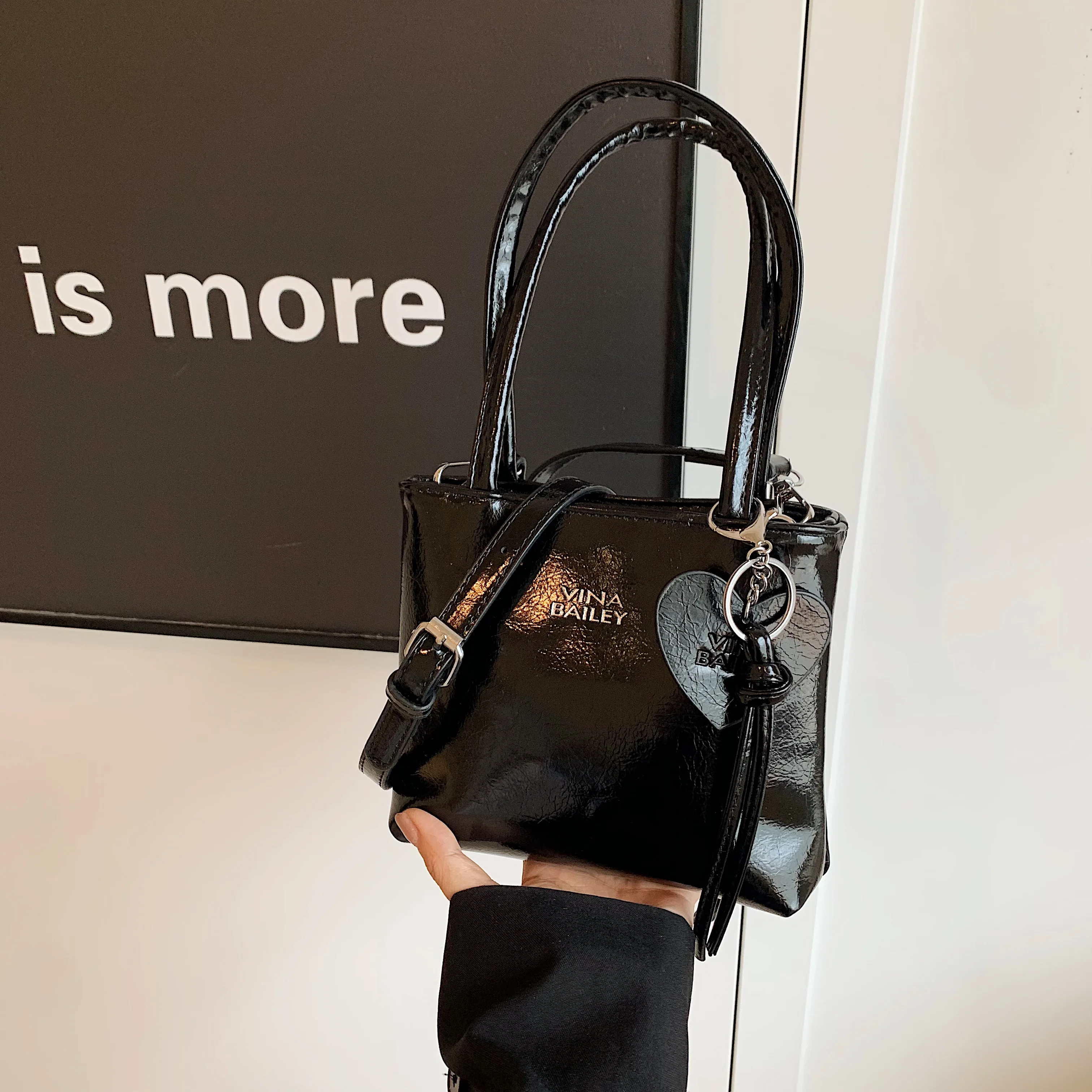 

Advanced texture fashionable casual women's bag 2024 new popular versatile crossbody bag hand-held bucket bag