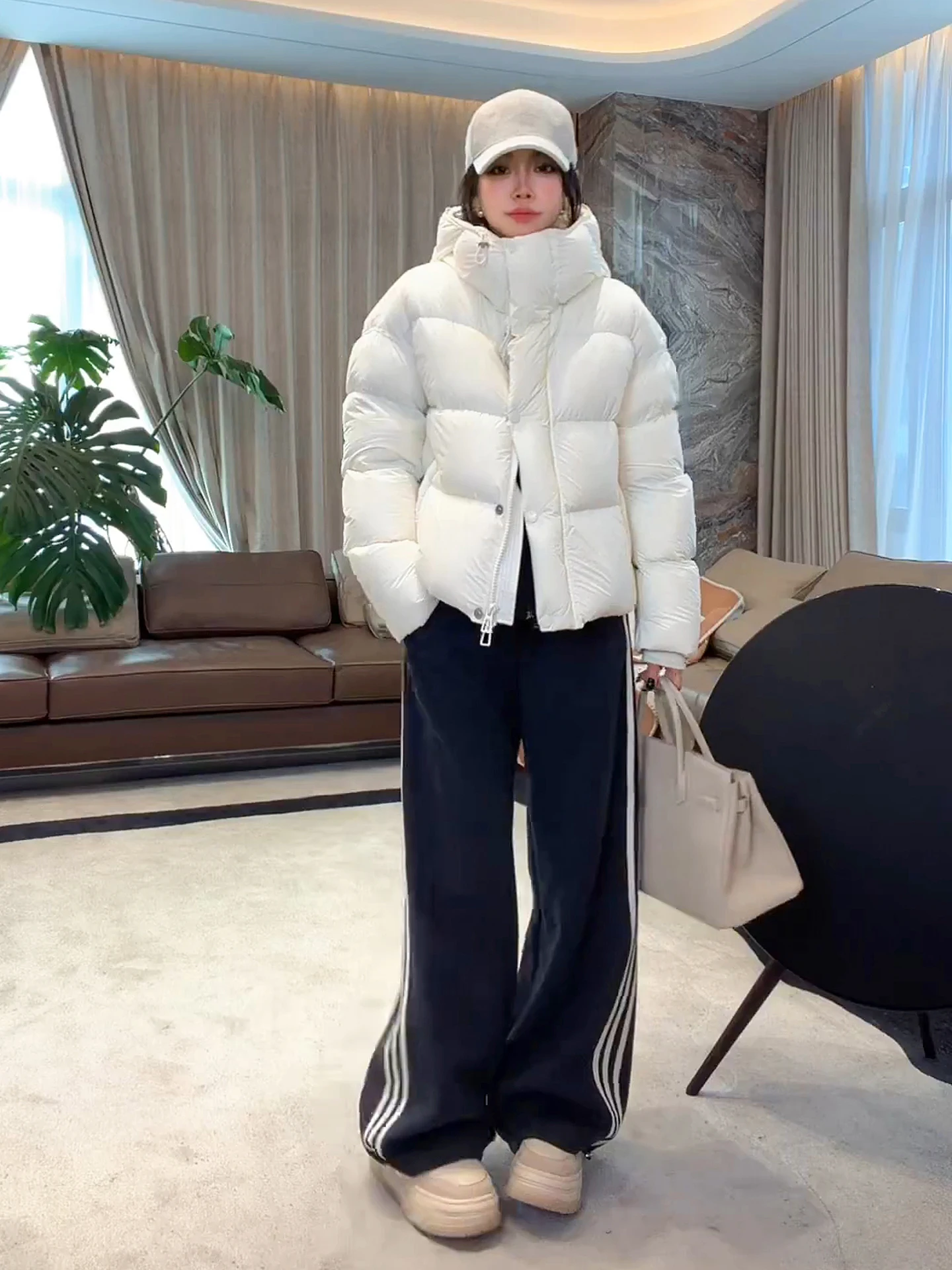 

Пуховик свободного кроя с капюшоном из мягкого белого гусиного пуха, теплый, повседневный, для женщин среднего возраста