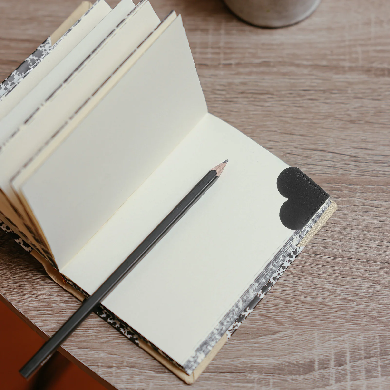 

16Pcs Heart Corner Bookmarks PU Page Markers Cute Stylish Reading Accessories for Teachers Students Book Lovers